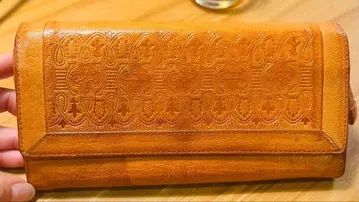 겐텐 엠보싱 가공 가죽 장지갑 오렌지