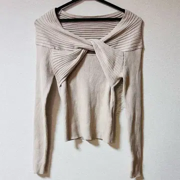 Herlipto TwistCut-OutRibKnitTop 하립투