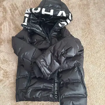 블랙 후드 부착 다운 자켓