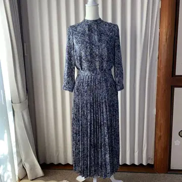 미사용 뉴요커 블라우스와 스커트