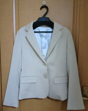 베이지 테일러드 자켓 [ 택, 여분의 버튼 포함 ]