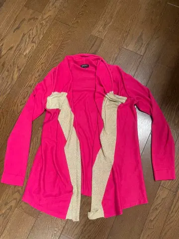 에스카다 핑크와 골드의 긴팔 가디건