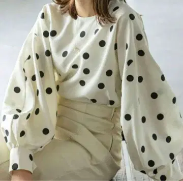 NOBLE 도트 프린트 샨탄 블라우스 노블 도트