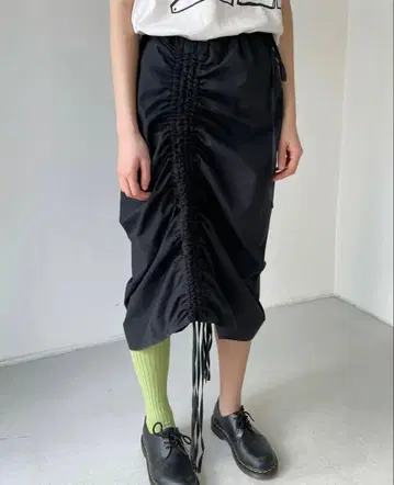 24SS Baserange 베이스 레인지 사이드 슬링 새틴 스커트