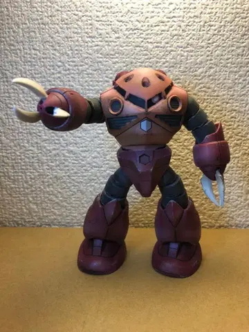 건담 시리즈의 건담 프라모델 완성품