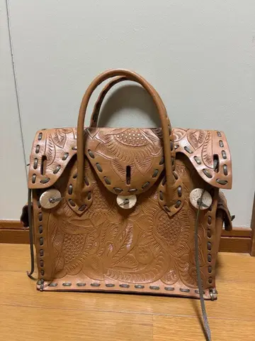 새상품급 즉시 구매 OK 카빙트라이브스 핸드백