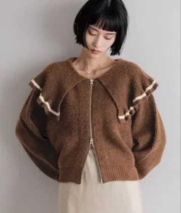 [ 새상품 ] LOWRYSFARM 프릴 ZIP 가디건 브라운