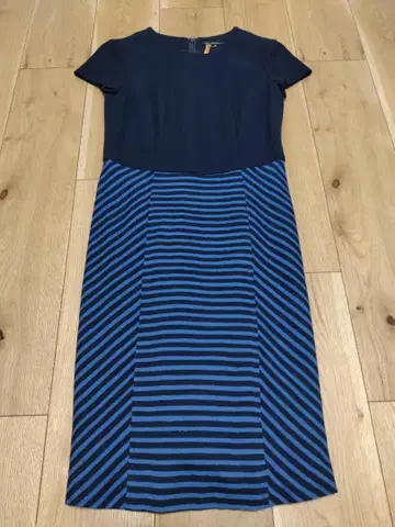 23구 반팔 무릎 기장 원피스 36 네이비