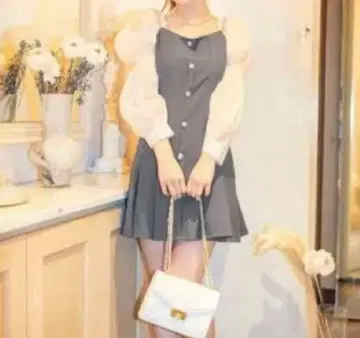 그레이 버튼 달린 드레스 시스루 소매