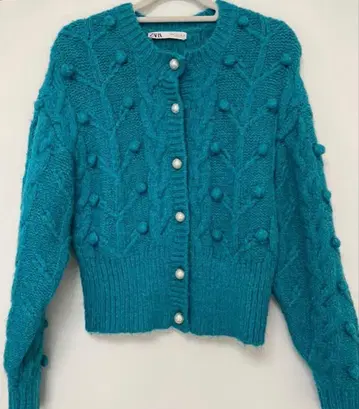 ZARA 폼폼 니트 가디건 펄 버튼