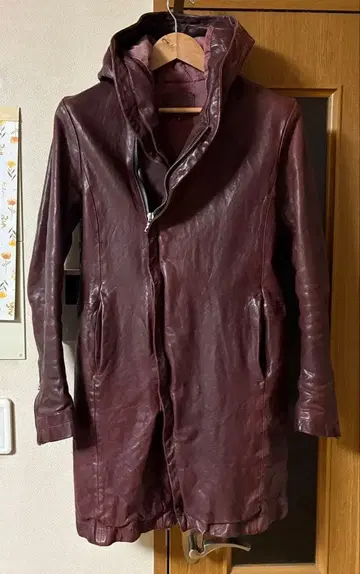 백러쉬, 이탈리안 키프 가죽 코트 후드 부착, 색상은 보르도