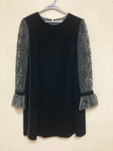 블랙 벨벳 무릎 기장 원피스