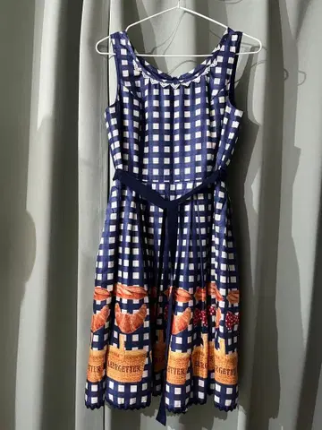 피크닉 프린트 슬리브리스 원피스