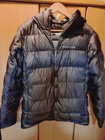 [클리닝 완료] mont-bell 블랙 다운 자켓 후드 부착
