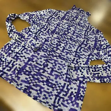 실크 촉감 좋은 상의