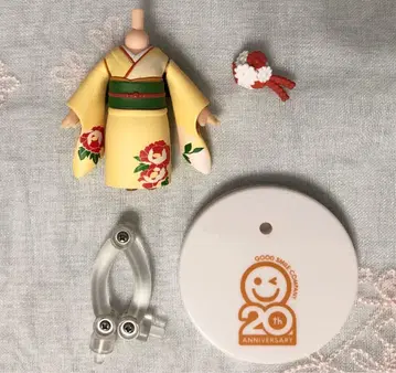 넨도로이드모아 옷 갈아입히기 성인식 후리소데 (옐로우 컬러)