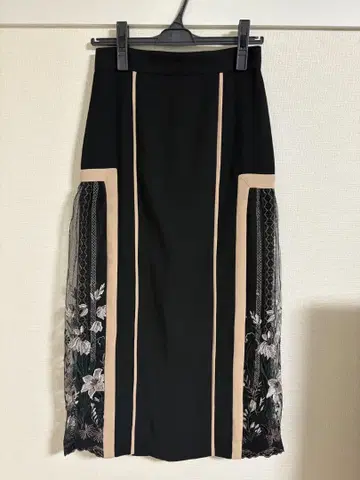 MURRAL 프레임드 플라워 스커트