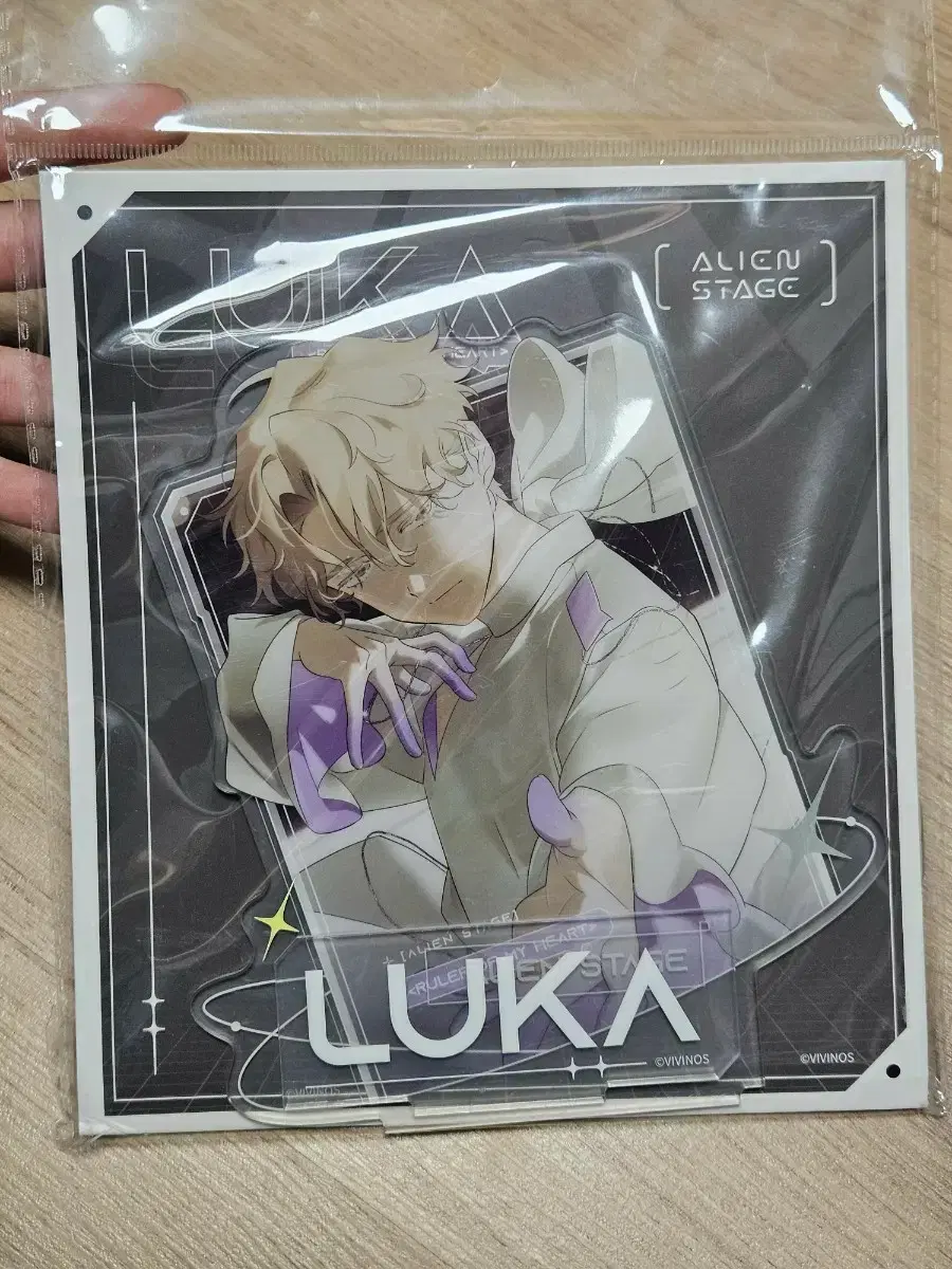 Aisté Lew Vahn official half-body acrylic stand, sealed