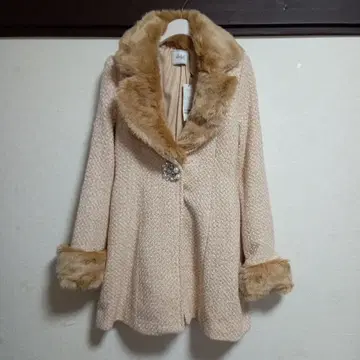 택 포함 새상품 데이라이르 퍼 포함 베이지 트위드 코트