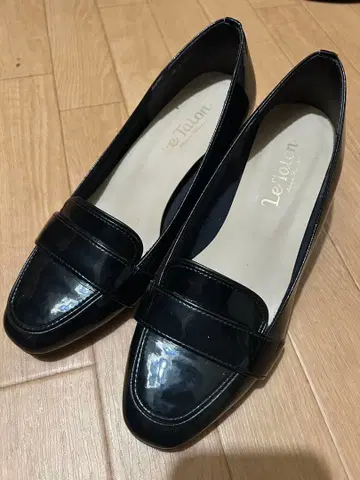 르 탈롱 블랙 에나멜 로퍼 23cm