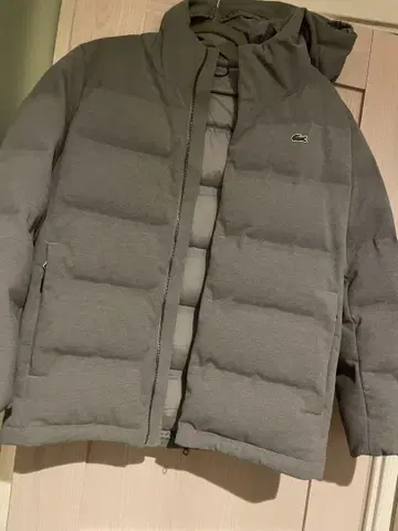 새상품급 LACOSTE 후드 부착 다운 자켓 US S 그레이