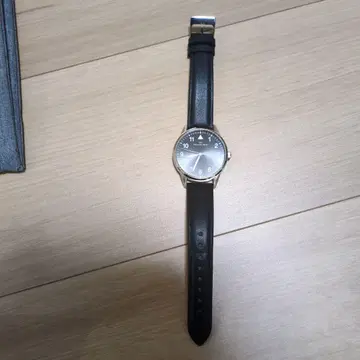 클락 하우스 손목시계