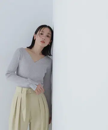 [ 새상품급 ] 내추럴 뷰티 베이직*뉴앙스 넥 라메 리브 니트