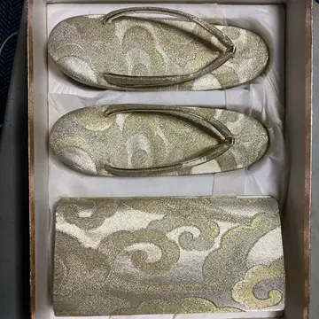 조리와 백 세트 골드 컬러와 은색 무늬