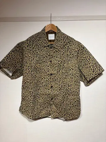 FREAK'S STORE 레오파드 무늬 반팔 셔츠