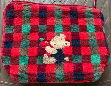 패밀리아 빨간색 계열 체크 셔닐 직조 파우치