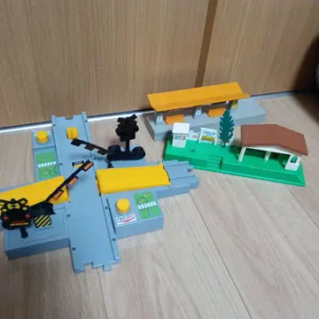 프라레일 오토 건널목과 역 2점 세트