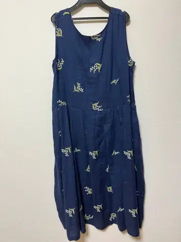 새상품급 캐틀세존 네이비 슬리브리스 원피스 스즈란 자수