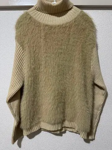 미사용품 퍼 스웨터 하이넥 복슬복슬 스웨터