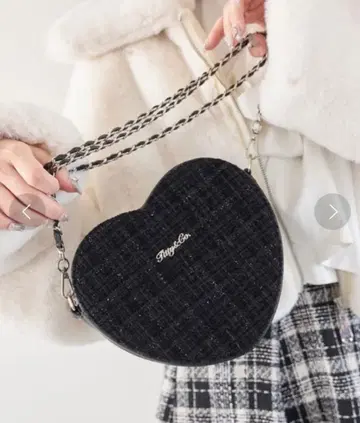 TITTY&CO 트위드 하트 체인 백 블랙