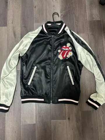 스톤즈 로고 자수 스카잔