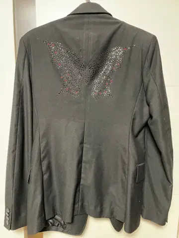 나비 스톤 장식 블랙 테일러드 자켓