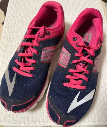 Brooks 러닝화 네이비/핑크