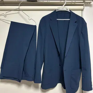 UNIQLO 다크 블루 비즈니스 정장 시어서커