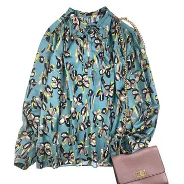 새상품급 투모로우랜드 근년 라일라 플라워 프린트 숄더 택 블라우스