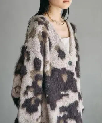 렙심 5게이지 패턴 샤기 V넥 가디건