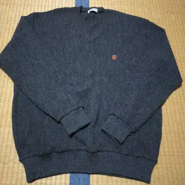 BAY HILL 다크 그레이 V넥 스웨터