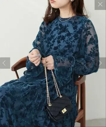 내추럴 꾸뛰르 시어 벨로아 꽃무늬 절개 원피스