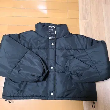 블랙 M 사이즈 폴리에스테르 점퍼.