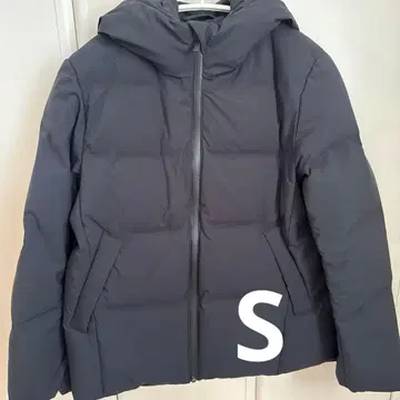 UNIQLO 블랙 심리스 다운 후드티