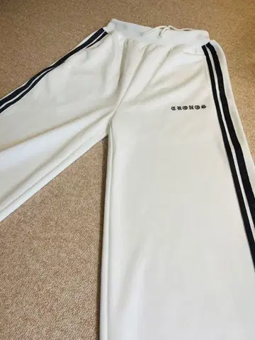 CRONOS 화이트 스트라이프 팬츠