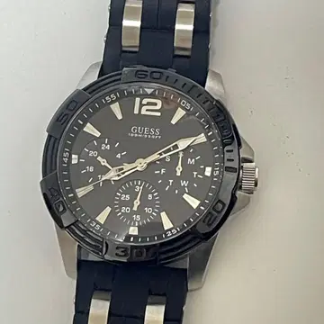 [중고] GUESS 게스 남성용 손목시계 실리콘 밴드 W0366G1