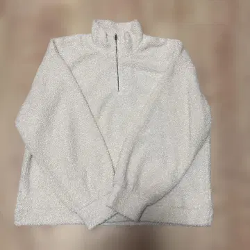 화이트 하이넥 플리스 스웨터