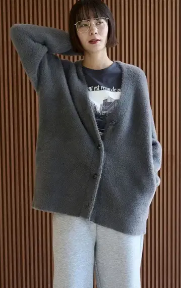 UNFILO 나일론 샤기 V넥 가디건