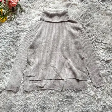 리브 니트 [ F ] 그레이 터틀넥 울 혼방 앞뒤 트임 보나조르나타