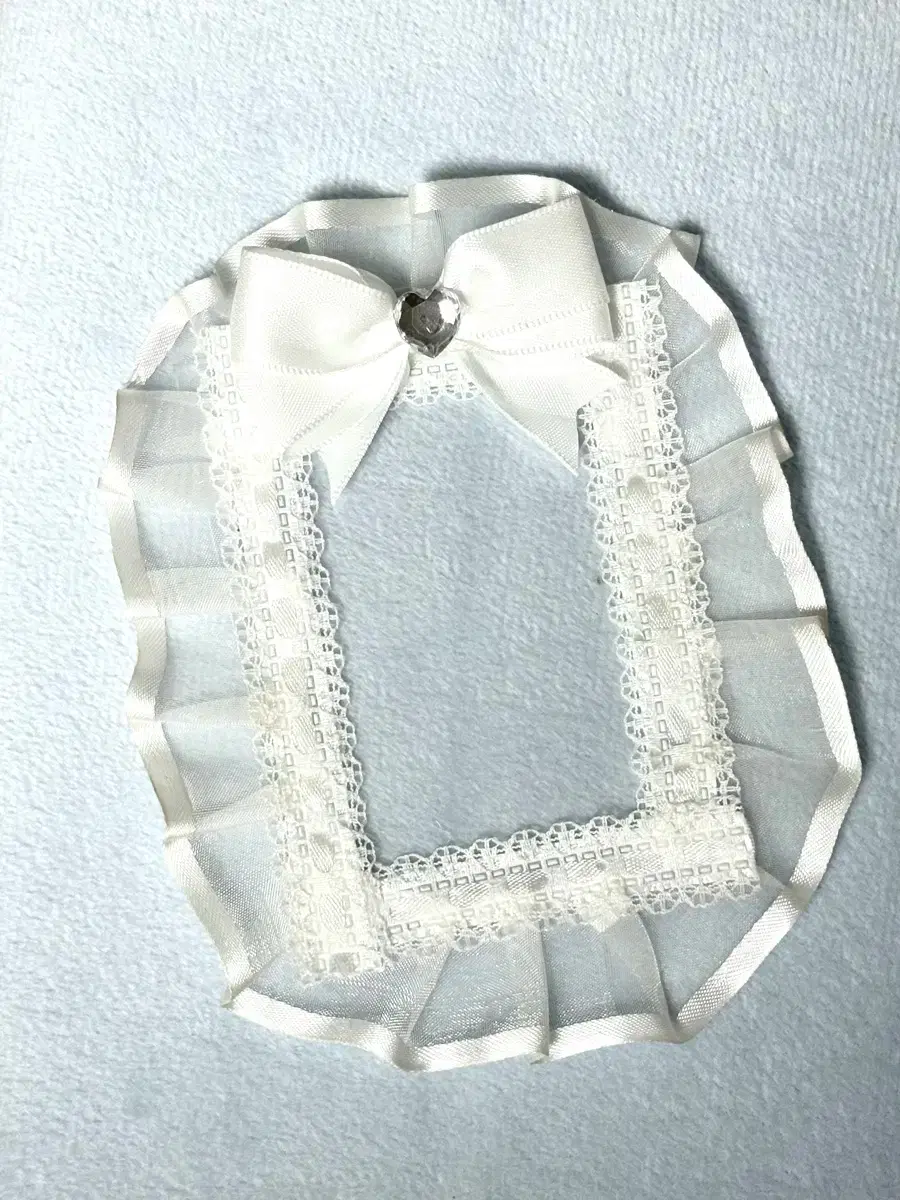 Lace Poca Holder